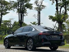 BMW 5 Series Facelift 530Li Premier M Sport Package - ფოტო 4