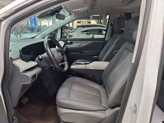 Buick GL8 Luxurious Edition Premium Trim - ფოტო 5