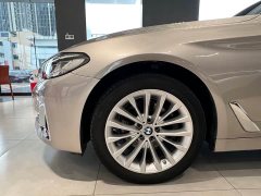 BMW 5 Series 525Li Luxury Package - ფოტო 4