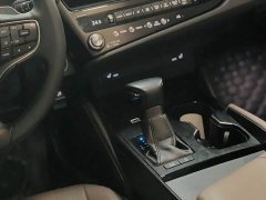 Lexus ES 200 Excellence Edition - ფოტო 13
