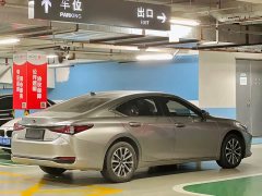 Lexus ES 200 Excellence Edition - ფოტო 16