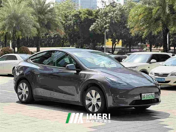 Tesla Model Y Standard Range RWD