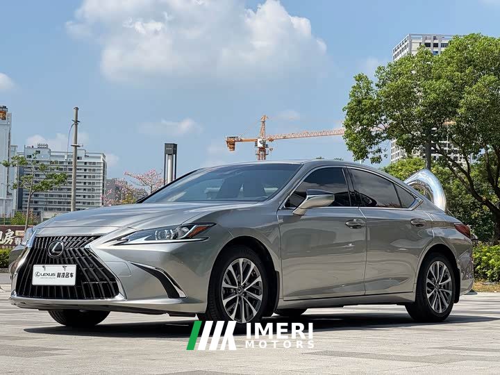 Lexus ES 260 Excellence Edition - ავტომობილი ჩინეთიდან