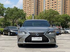 Lexus ES 260 Excellence Edition - ფოტო 2