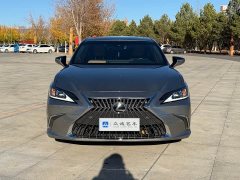 Lexus ES 200 Excellence Edition - ფოტო 2