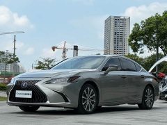 Lexus ES 2020 300h Premium Edition - ფოტო 1