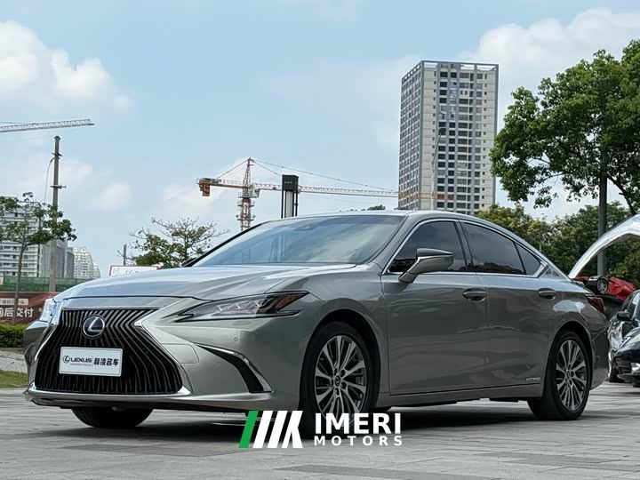 Lexus ES 300h Premium Edition