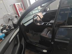 Tesla Model Y Rear-Wheel Drive - ფოტო 3