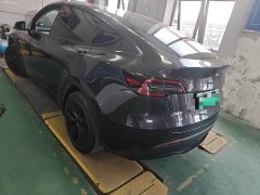 Tesla Model Y Rear-Wheel Drive - ფოტო 8