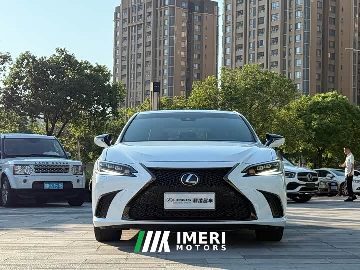 Lexus ES 260 Excellence Edition - ავტომობილი ჩინეთიდან