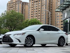 Lexus ES 260 Excellence Edition - ფოტო 2