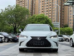 Lexus ES 260 Excellence Edition - ფოტო 3