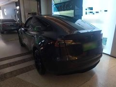 Tesla Model Y Long Range All-Wheel Drive - ფოტო 4