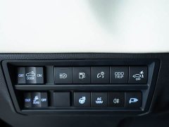 Toyota 3.5T PHEV CapstoneUS Spec Edition - photo 17