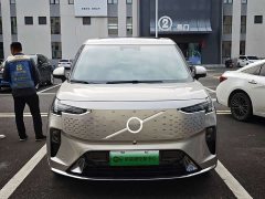 Volvo EM90 2025 Ultra Six-Seater - ფოტო 2