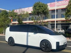 Li Auto MEGA 2025 Home Family Edition - ფოტო 2