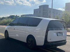 Li Auto MEGA 2025 Home Family Edition - ფოტო 8
