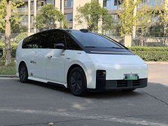 Li Auto Li Xiang MEGA Ultra - ფოტო 3