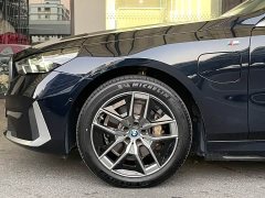BMW i5 eDrive 35L Luxury Edition Premium Package - ფოტო 3