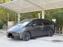Li Auto Li Xiang MEGA Ultra - ფოტო 1