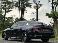 BMW 5 Series 530Li Premier M Sport Package - ფოტო 4