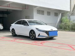 Hyundai Elantra 1.5L CVT Luxury - ფოტო 3