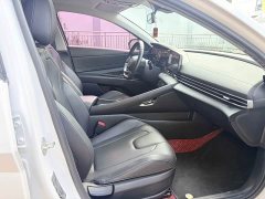 Hyundai Elantra 1.5L CVT Luxury - ფოტო 9