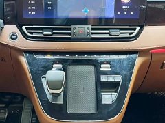 FAW Red Flag HQ9 2.0T Smart Connected Premium Edition - ფოტო 11