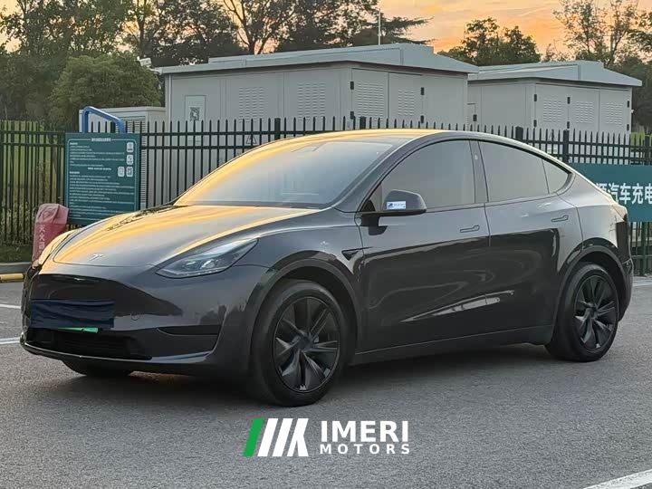Tesla Model Y Rear-Wheel Drive