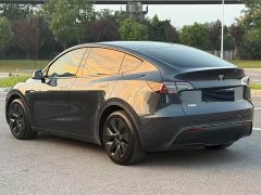 Tesla Model Y Rear-Wheel Drive - ფოტო 3