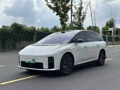 Li Auto i8 Standard Edition - ფოტო 1