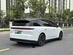 Li Auto i8 Standard Edition - ფოტო 10