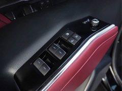 Toyota Crown Venza 2.5L HEV AWD Premier - ფოტო 13