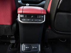 Toyota Crown Venza 2.5L HEV AWD Premier - ფოტო 19