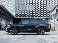 Toyota Crown Venza 2.5L HEV AWD Premier - ფოტო 2