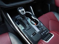 Toyota Crown Venza 2.5L HEV AWD Premier - ფოტო 6