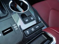 Toyota Crown Venza 2.5L HEV AWD Premier - ფოტო 7
