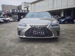 Lexus ES 200 Premium Edition - ფოტო 1