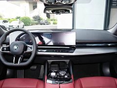 BMW i5 eDrive 35L M Sport Package - ფოტო 5