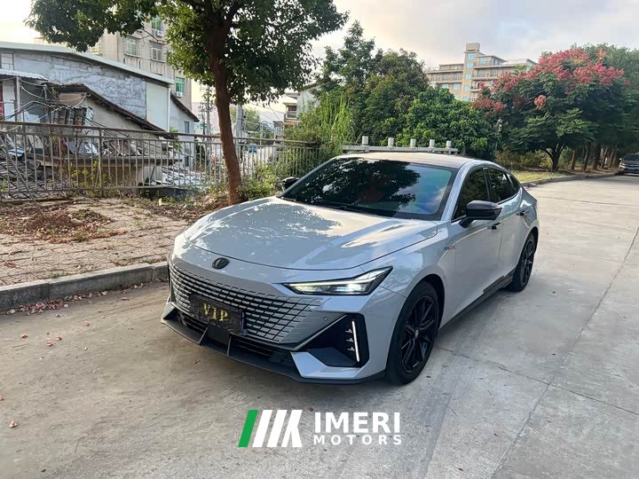 Changan UNI-V 1.5T Deluxe - ავტომობილი ჩინეთიდან