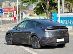Tesla Model Y Rear-Wheel Drive Launch Edition - ფოტო 4