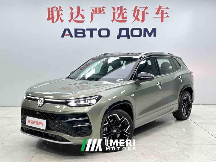 Volkswagen Taos L 380TSI AWD Luxury Easy Package
