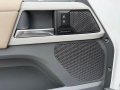 Land Rover Defender 110 P400 Dark Edition - ფოტო 11
