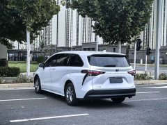 Toyota Sienna 2.5L Hybrid Comfort Edition - ფოტო 6