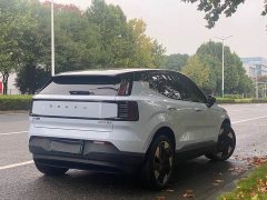 Volvo EX30 Rear-Wheel Drive Extended Range Ultra - ფოტო 13
