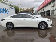 Lexus ES 200 Premium Edition - ფოტო 3