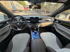 BYD Qin PLUS Glory Edition DM-i 55KM Leading - ფოტო 9