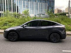 Tesla Model Y Rear-Wheel Drive - ფოტო 18