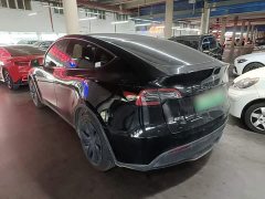 Tesla Model Y Rear-Wheel Drive - ფოტო 4