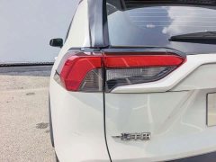 Toyota RAV4 2.0L CVT FWD Urban Edition - ფოტო 8